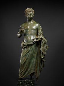 Estatua de bronce de un niño aristocrático, 27 a.C.-14 d.C.
