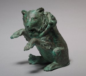 Ampolla de aceite en forma de oso bailarín, 200s de Roman Imperial Period