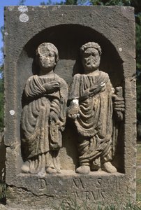 Estela con dos figuras humanas, Alto Periodo Imperial (27 a.C.-395 d.C.) de Roman Imperial Period