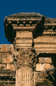 Templo de Baco (detalle del entablamento)