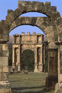 Arco de triunfo construido en honor del Emperador Caracalla, Alto Período Imperial (27 a.C.-395 d.C.) de Roman Imperial Period