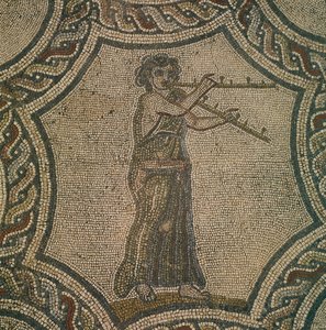 Mosaico que representa a una flautista de la Casa de Dioniso, en Volubilis, Marruecos, Civilización romana,
