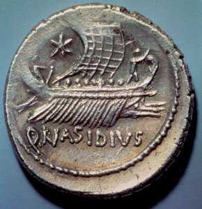 Arte romano: moneda de plata que representa una galera romana. de Roman Roman