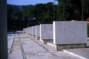 Roma, Foro Itálico. La avenida de la gloria. Cada piedra lleva una inscripción recordando una victoria