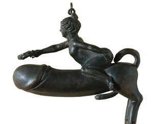 Falo de Sasamón. Siglo I. Animal con pecho, patas y cola en forma de glande, montado por una mujer con corona de laurel. Amuleto contra el mal de ojo. Arte romano. Bajo Imperio. Escultura sobre bronce. ESPAÑA. CATALUÑA. BARCELONA. Barcelona. Museo de Arque