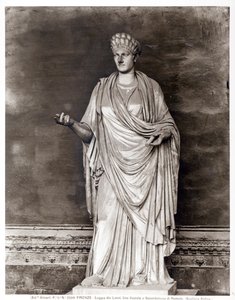 Estatua de una Virgen Vestal o Sacerdotisa de Rómulo