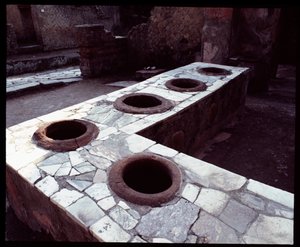 Mostrador de mármol del termopolio, siglo V a.C.-siglo I d.C. de Roman Roman