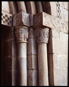 Capiteles de la iglesia de Romanesque