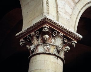 Capitel tallado