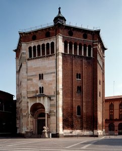 Vista exterior del baptisterio de Romanesque