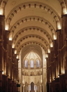 Interior de la Catedral de Vezelay de Romanesque