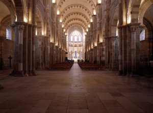 Interior de la Catedral de Vezelay (89): La nave de Romanesque