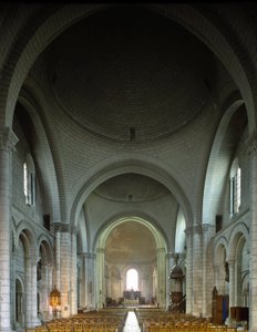 Vista interna de la Catedral de San Pedro de Romanesque