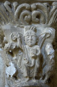 Arte románico: detalle de un capitel de la iglesia de San Blas, Lacommande (Pirineos Atlánticos) de Romanesque