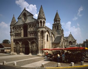 Arte románico: vista de Notre Dame la Grande. Siglo XII Poitiers de Romanesque