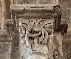 La muerte de Caín (capitel tallado) de Romanesque