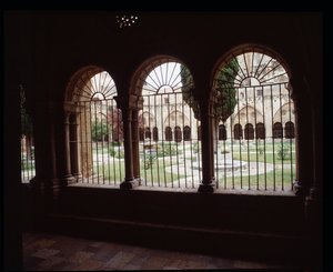 Vista del claustro de la Catedral de Santa Tecla en Tarragona de Romanesque