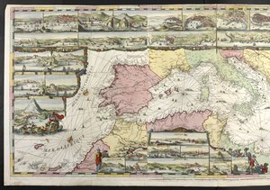 Mapa del Mediterráneo con figuras alegóricas y monstruos marinos adornando los insertos, de "De Fransche Neptunus y Atlas Maritime y Suite du Neptune François", de Charles Pene y Pieter Mortier