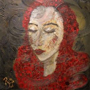 Mujer Sensible con Cabello Rojo