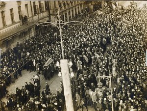 Cortejo fúnebre del poeta Valery Yakovlevich Bryusov (1873-1924) en Moscú el 12 de octubre de Russian Photographer
