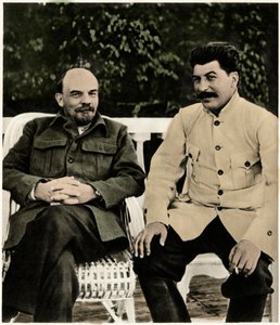 Lenin (Vladimir Ilyich Ulyanov y Joseph Stalin (Joseph Vissarionovich Djougashvili) Gorki, agosto de 1922 (foto)
