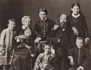 Lenin entre su familia, Simbirsk, 1879 de Russian Photographer