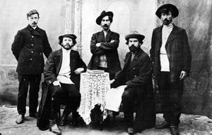 Miembros del Grupo Terrorista Ruso, Narodnaya Volya, c.1870-80 de Russian Photographer