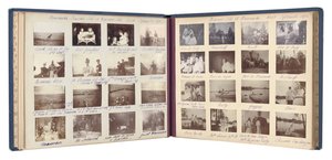 La Familia Imperial Rusa, página de un álbum de fotografías, c.1897-99 de Russian Photographer