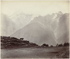 Vista de Chini con el Himalaya al fondo Vista panorámica en Chini (título original) de Samuel Bourne (attributed to)
