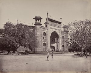 Agra. La puerta de los jardines que rodean el Taj Mahal de Samuel Bourne