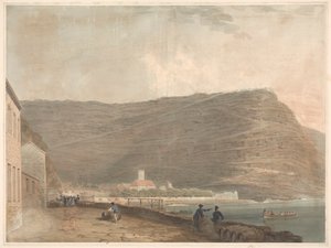 Asentamiento costero inglés rodeado de montañas