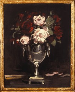 Rosas rojas y blancas en una urna de plata de Samuel John Peploe