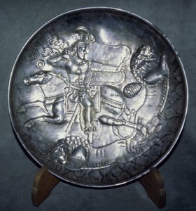 Plato que representa al Rey Ardashir II (r.379-86), de Sari, Mazandaran, c. 380 d.C.