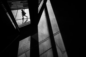 Juego de sombras arquitectónicas