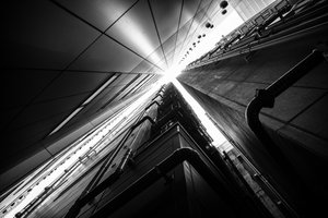 Ascenso a la ciudad geométrica de Satoshi Hata