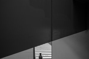 Figura solitaria. Geometría urbana de Satoshi Hata