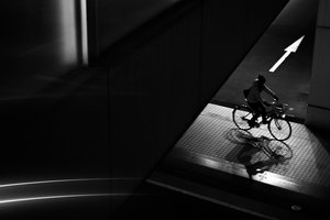 Silueta de un ciclista urbano