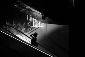 Luz de escalera mecánica urbana