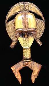 Figura relicario, Cultura Kota (madera, cobre, latón y hierro) de School African
