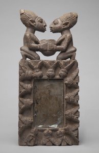 Estuche para espejo yoruba (madera) de School African