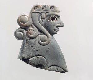 Placa de mueble: esfinge femenina con rizos estilo Hathor, c. siglo XVIII a.C. (marfil de hipopótamo) de School Anatolian