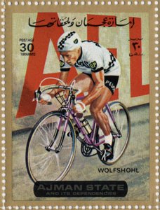 Sello de EAU representando al ciclista Rolf Wolfshohl (n. 1938).