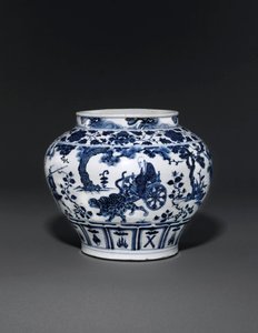 Jarrón azul y blanco excepcionalmente raro e importante, Dinastía Guan Yuan, mediados del siglo XIV de School Chinese