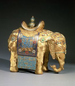 Figura de un elefante, con adornos de esmalte y cabujones de coral y turquesa, paño de silla decorado con emblemas budistas, período Chien Lung, c.1780