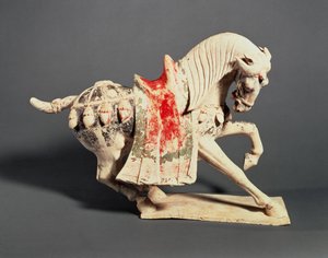 Caballo saltarín, figurilla de tumba, siglo VII-principios del siglo VIII, dinastía Tang (loza blanca moldeada, engobe blanco y pigmentos)