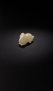 Colgante en forma de conejo, dinastía Shang tardía-principios de la dinastía Zhou occidental de School Chinese