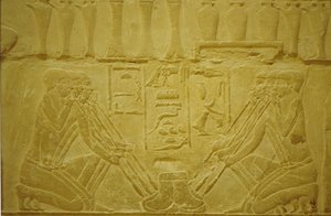Antiguo Egipto, Talla mural, Joyeros fundiendo oro, Mastaba/Tumba Merereuka, Din 6º, Saqqara, Egipto (foto) de School Egyptian