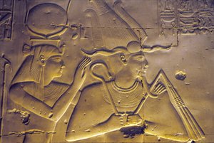 Antiguo Egipto, Pintura mural/talla, La diosa Isis abraza a su esposo sentado, Osiris, Templo de Seti I, Abidos de School Egyptian