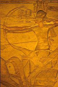 Antiguo Egipto, Pintura mural/talla, Ramsés II en su carro en la batalla de Kadesh, Templo de Ramsés II y Nefertari, Abu Simbel. de School Egyptian