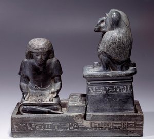 Antigüedades egipcias: el escriba Nebmertouf y el mono Thot, dios de la escritura y patrón de los escribas. Escultura de pizarra. Reinado de Amenofis III (1391-1353) de School Egyptian